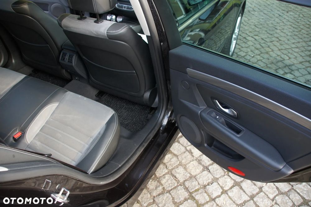 Renault Laguna dCi 150 FAP GT - 24