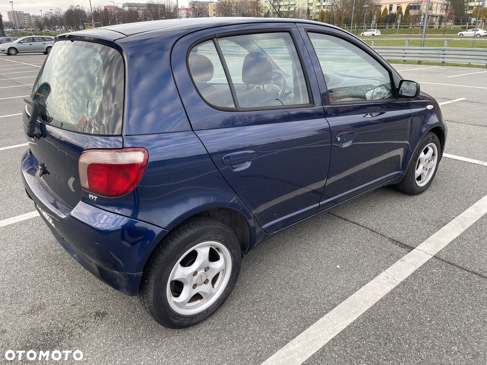 Toyota Yaris 1.3 - 6