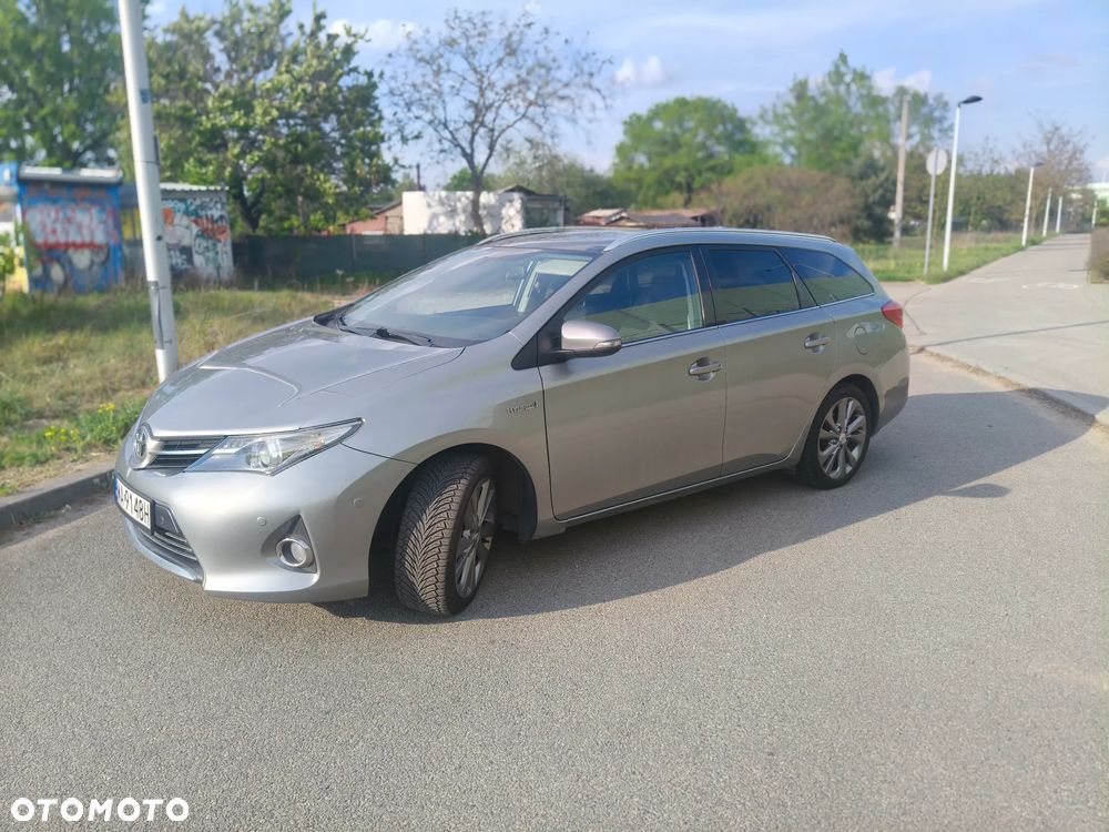 Toyota Auris ver-1-8-hsd-luna - 1