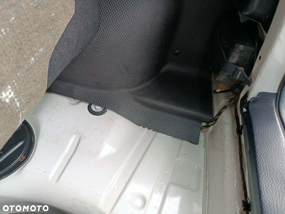 Volkswagen Golf 1.9 CL D - 22