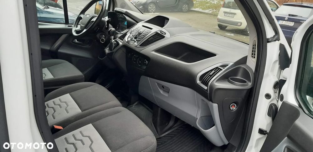 Ford TRANSIT CUSTOM - 13