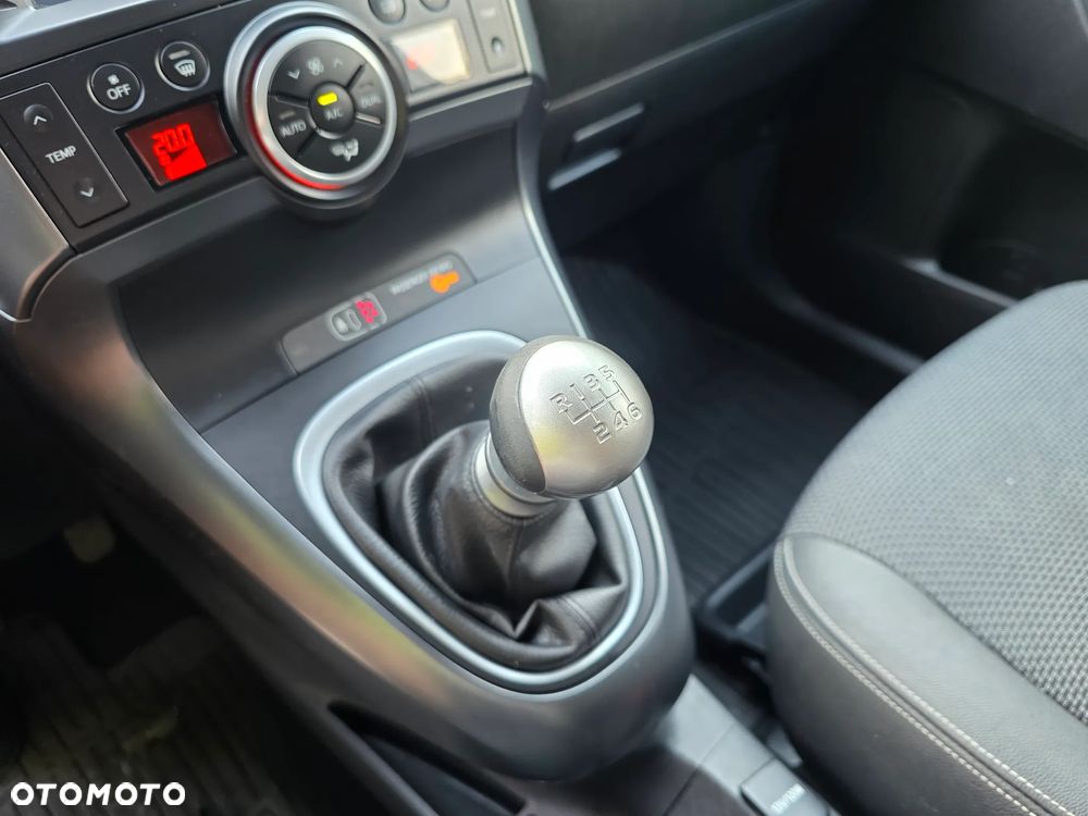Toyota Verso 1.8 Premium 7os - 26