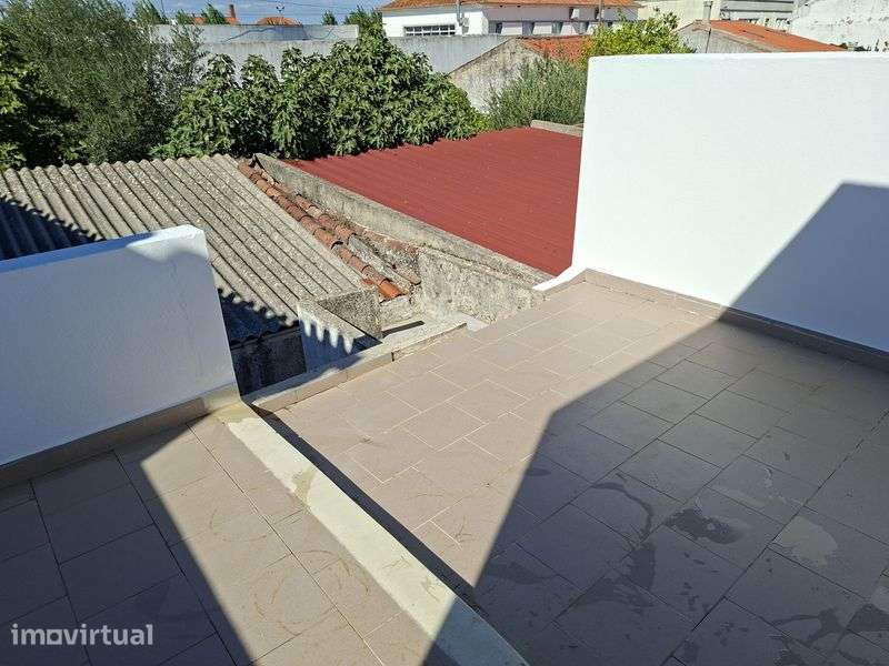 Moradia r/chão e 1°andar - Grande imagem: 4/10
