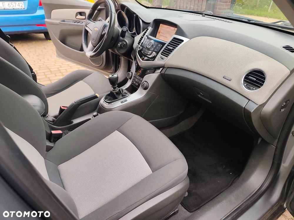 Chevrolet Cruze 1.6 - 18