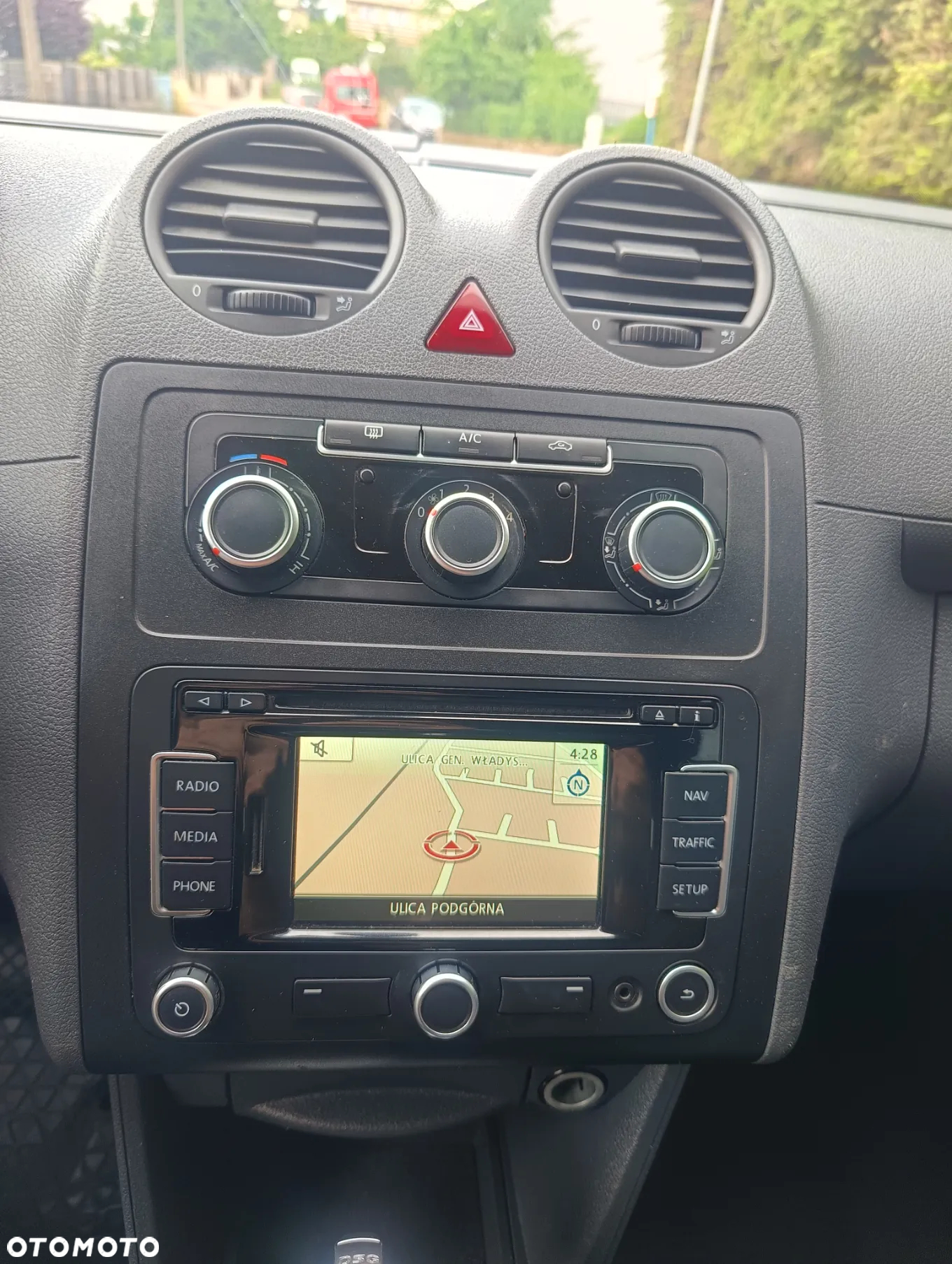 Volkswagen Caddy 2.0 TDI Comfortline DSG - 10