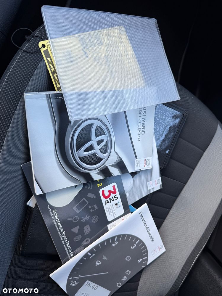 Toyota Auris Hybrid 135 Prestige - 31