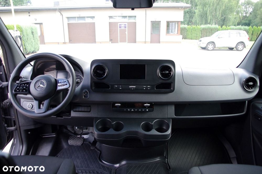 Mercedes-Benz Sprinter - 13
