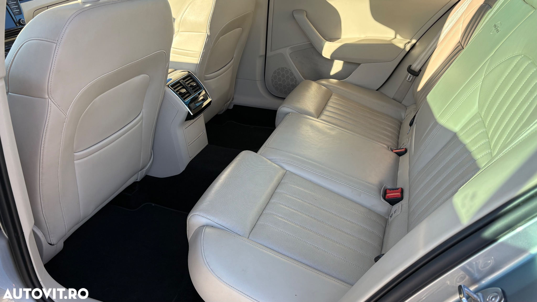 Skoda Superb 2.0 TDI DSG Laurin & Klement - 10