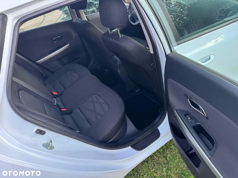 Kia Ceed - 11