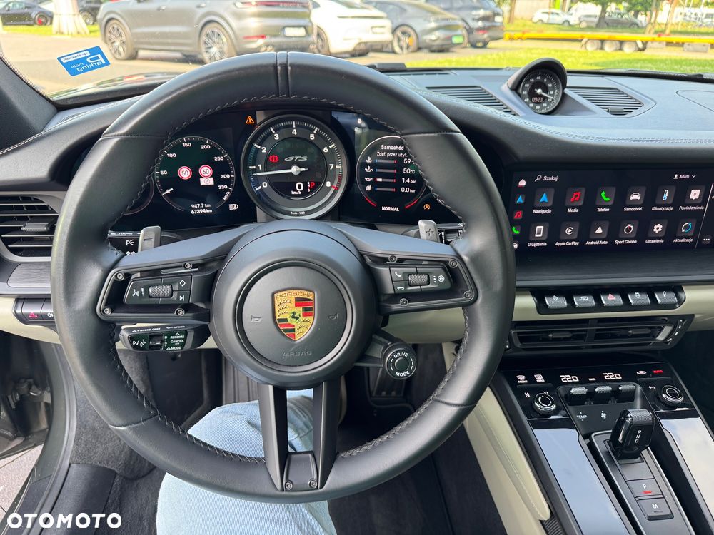Porsche 911 Carrera 4 GTS - 19