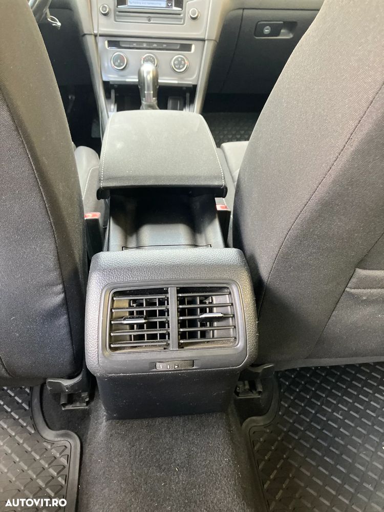 Volkswagen Golf - 22
