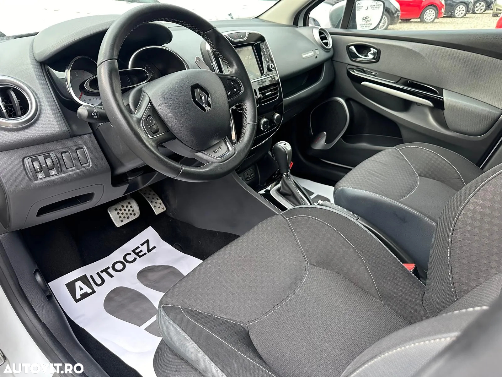 Renault Clio TCe 120 EDC GT - 10