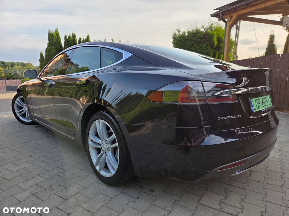 Tesla Model S 85 D - 7