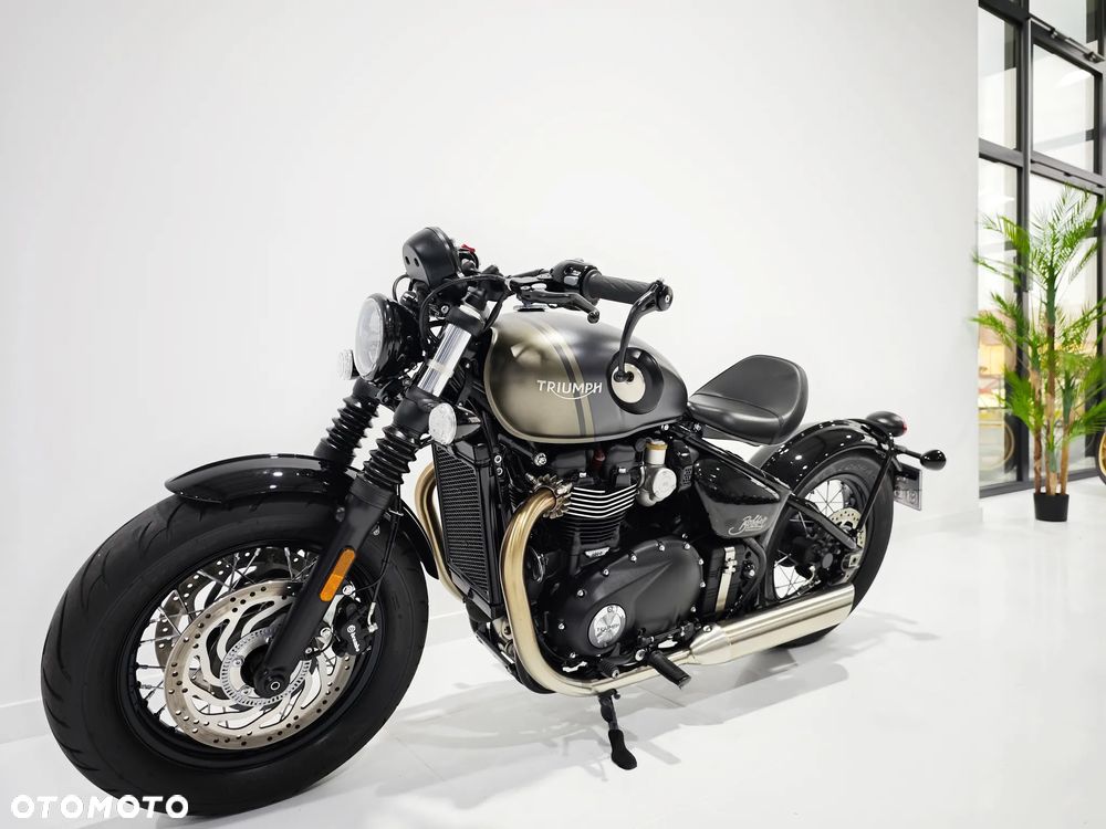Triumph Bonneville Bobber - 4