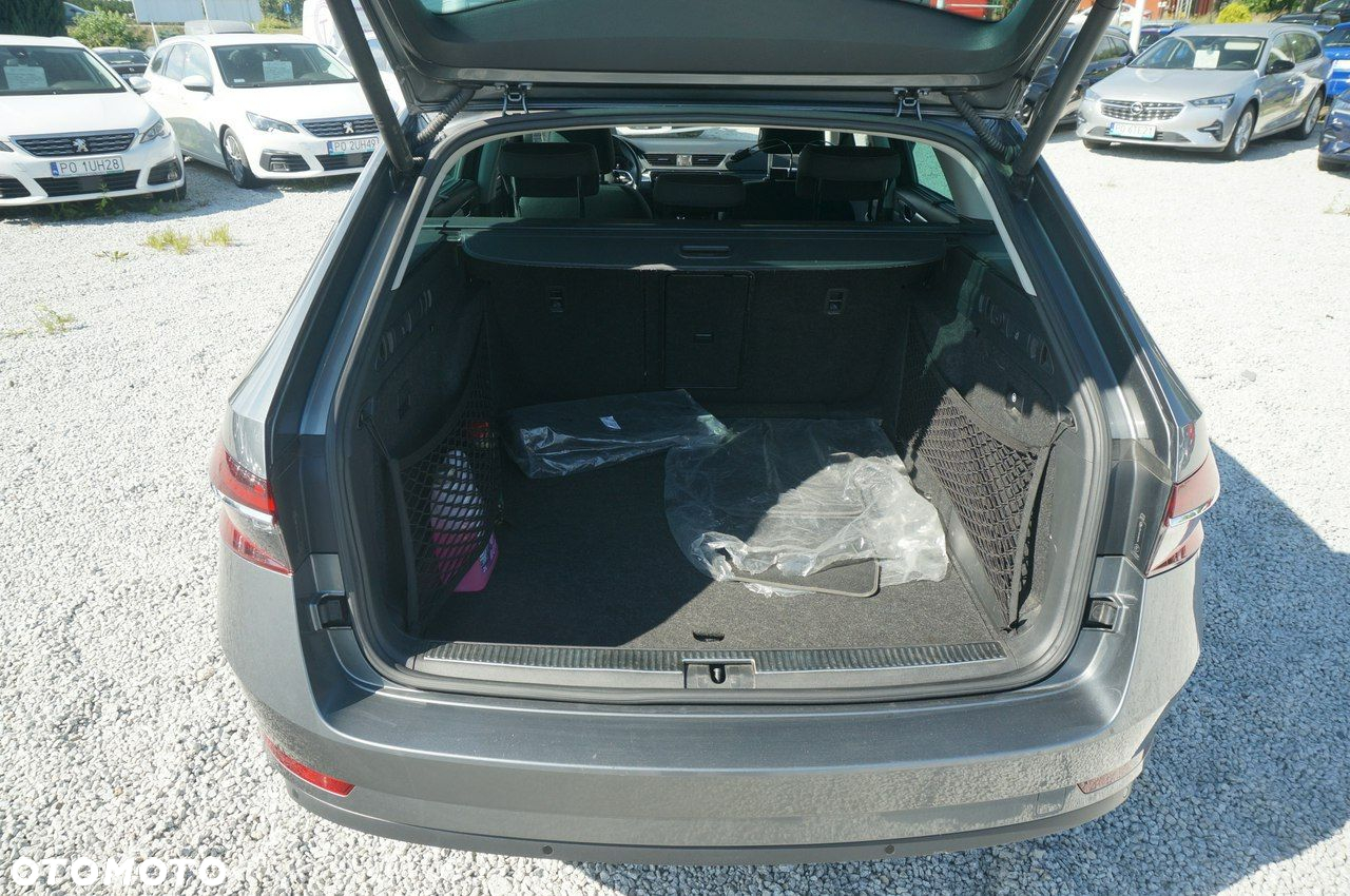 Skoda Superb 2.0 TDI SCR Style DSG - 33