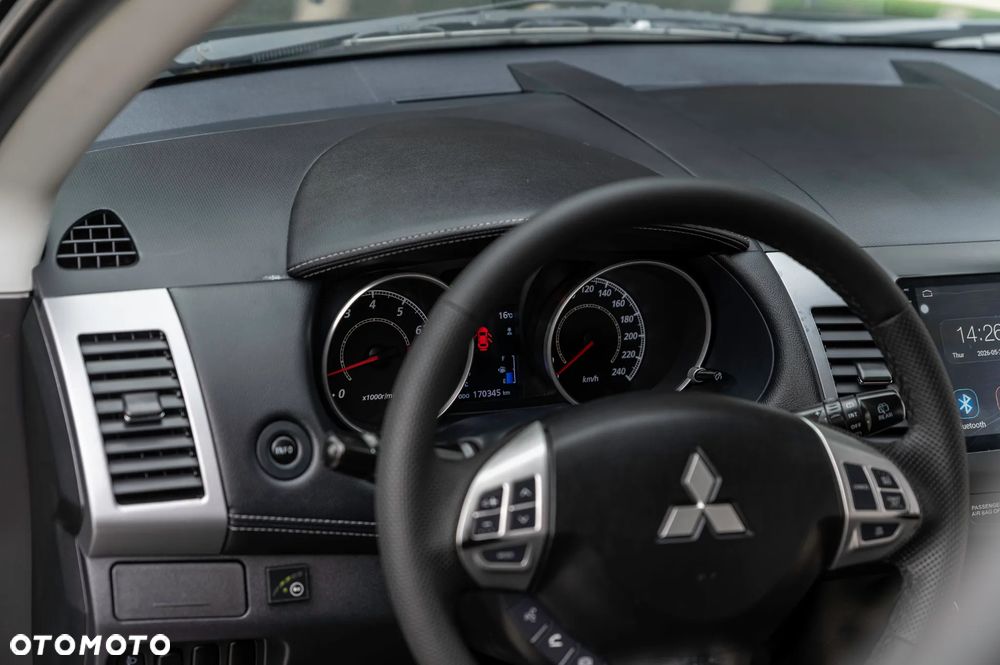 Mitsubishi Outlander - 31