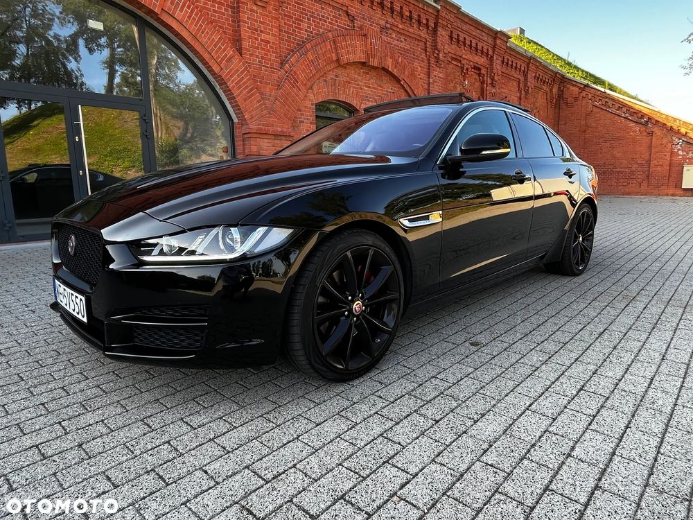 Jaguar XE 25t Prestige - 2