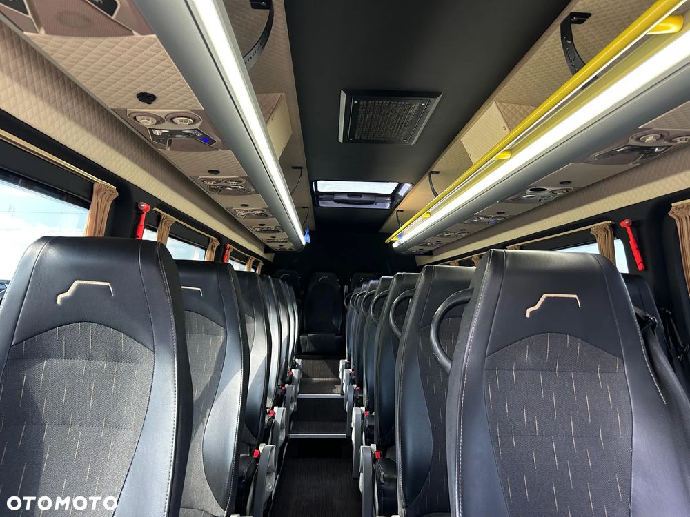 Mercedes-Benz Sprinter 517 - 17