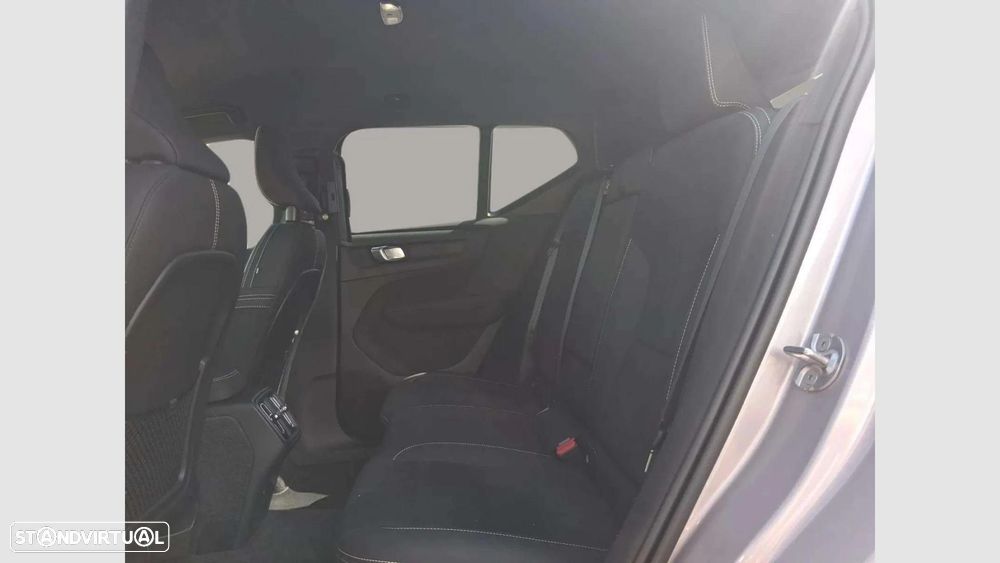 Volvo XC 40 2.0 B3 Plus Dark - 16