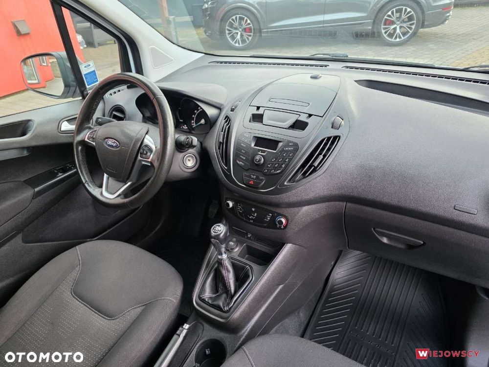 Ford Transit Courier - 17