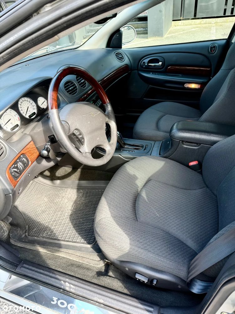 Chrysler 300M - 11