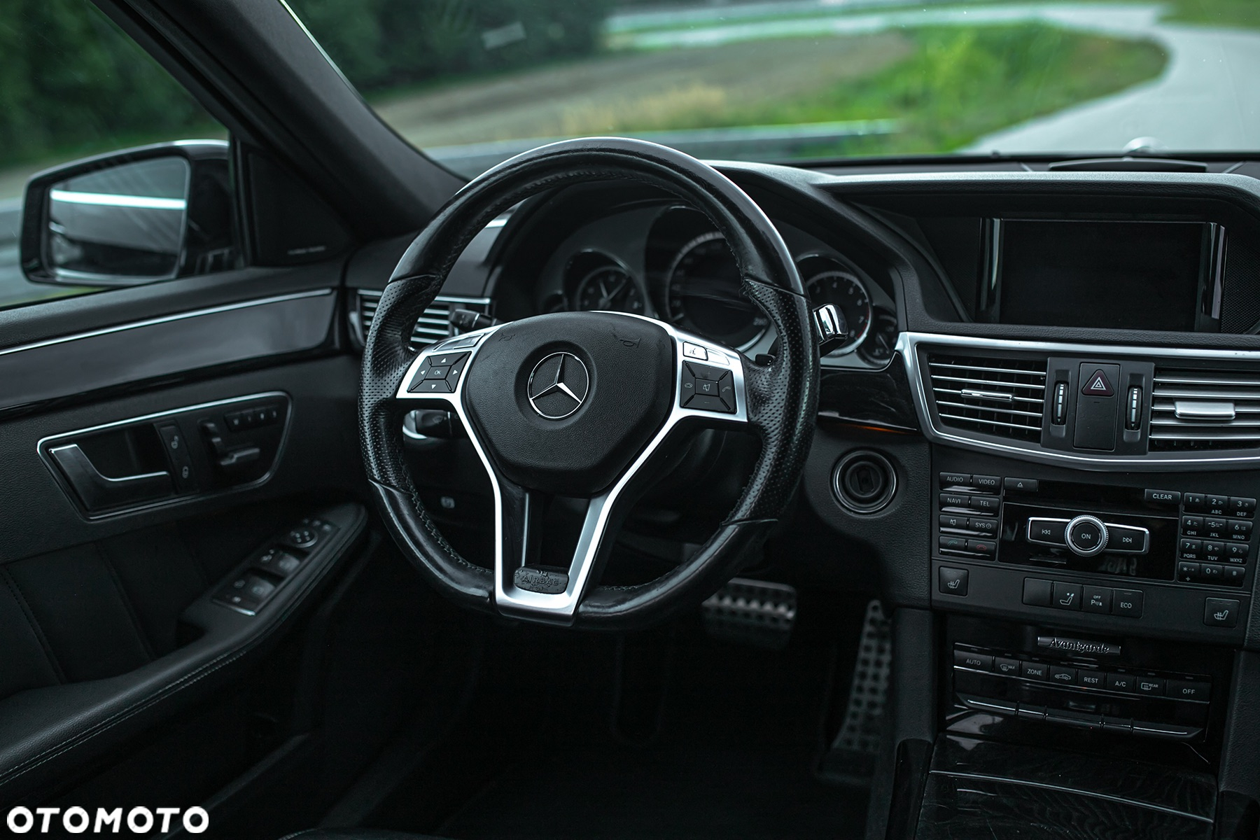 Mercedes-Benz Klasa E 500 T BlueEFFICIENCY 7G-TRONIC Avantgarde - 16