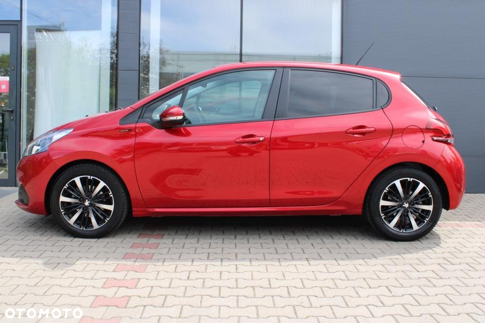Peugeot 208 - 5