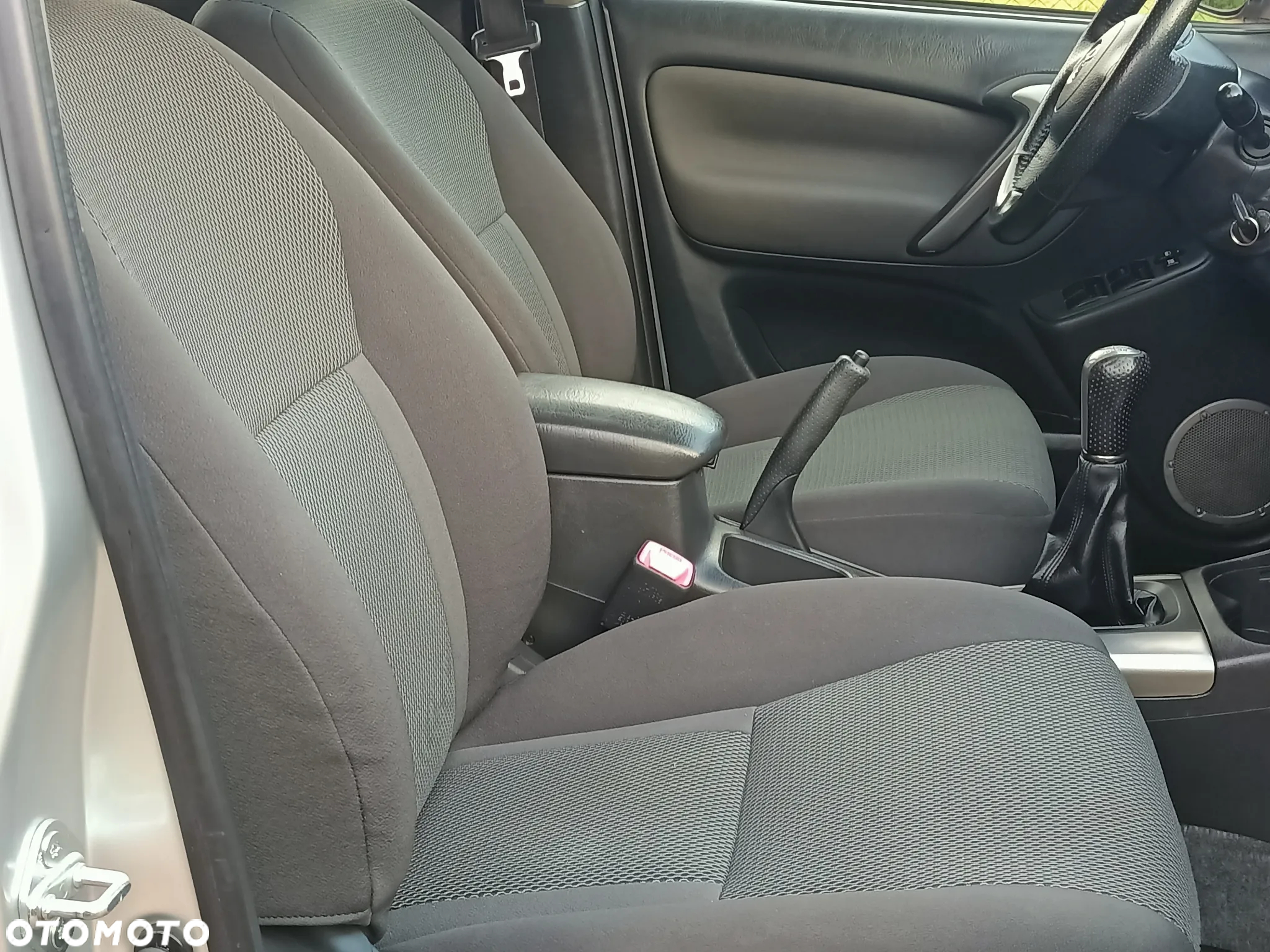 Toyota RAV4 D-4D 4x4 Sol - 12