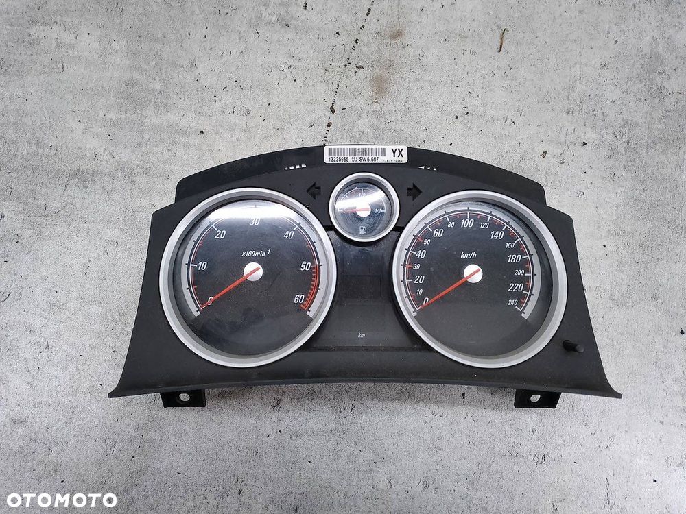 LICZNIK OPEL ZAFIRA B 13225965  SW6.607 1.9 CDTI - 1