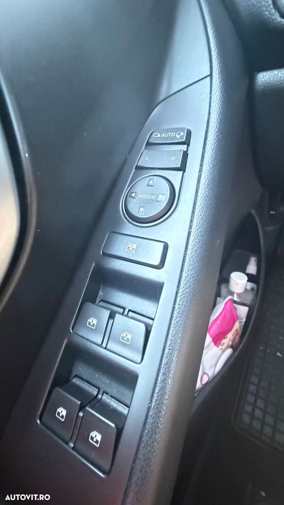 Hyundai i30 1.4 100CP 5DR M/T Highway - 13