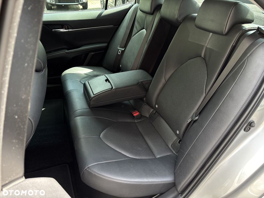 Toyota Camry 2.5 Hybrid Executive CVT - 26