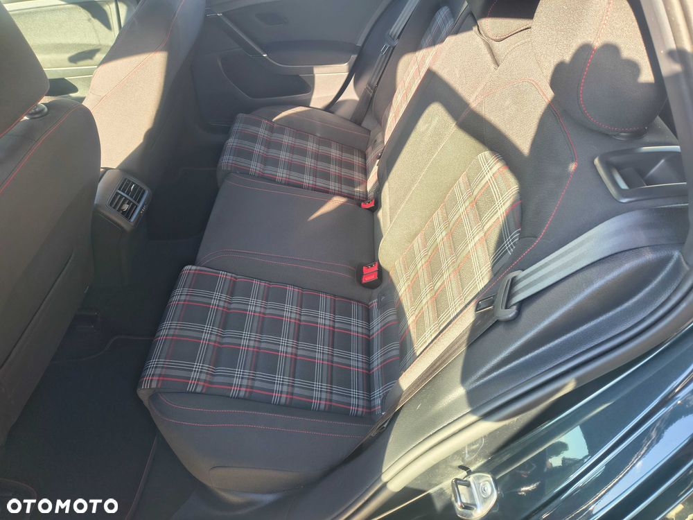 Volkswagen Golf - 5
