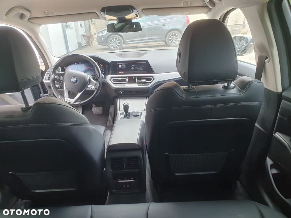 BMW Seria 3 318d MHEV - 6