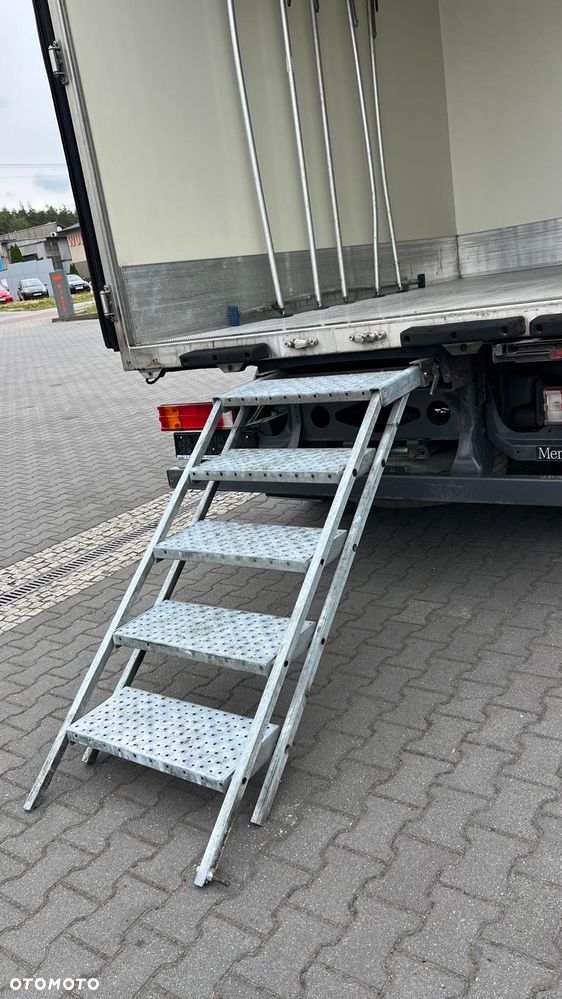Mercedes-Benz ATEGO 813 EURO 5 CHŁODNIA HAKOWA KONTENER IZOTERMA - 9