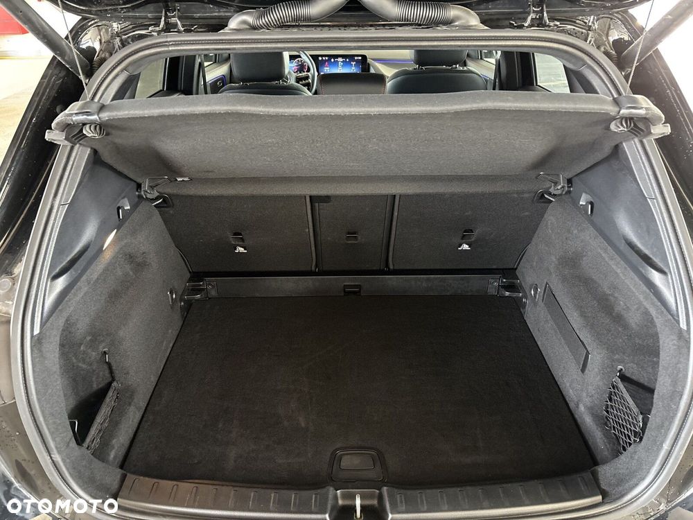 Mercedes-Benz GLA - 27