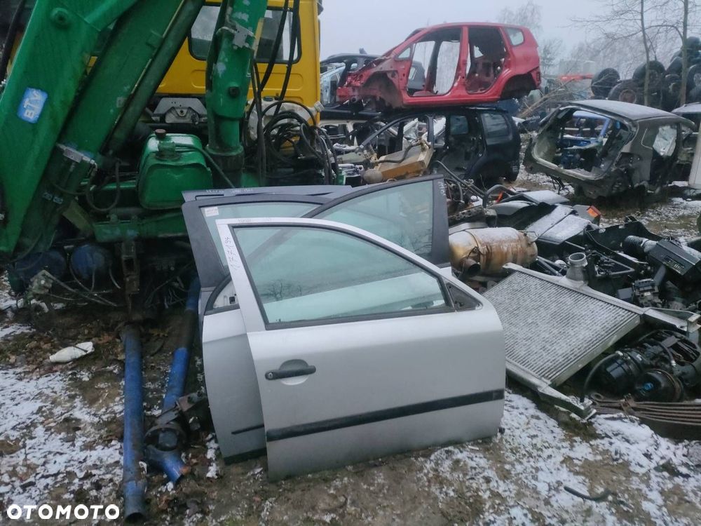 DRZWI KOMPLETNE PRAWY PRZÓD SKODA OCTAVIA I - 5
