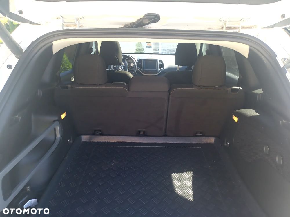 Jeep Cherokee - 10