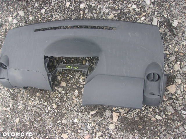 Deska Airbag Pasy Toyota Yaris II Lift 2010r - 1