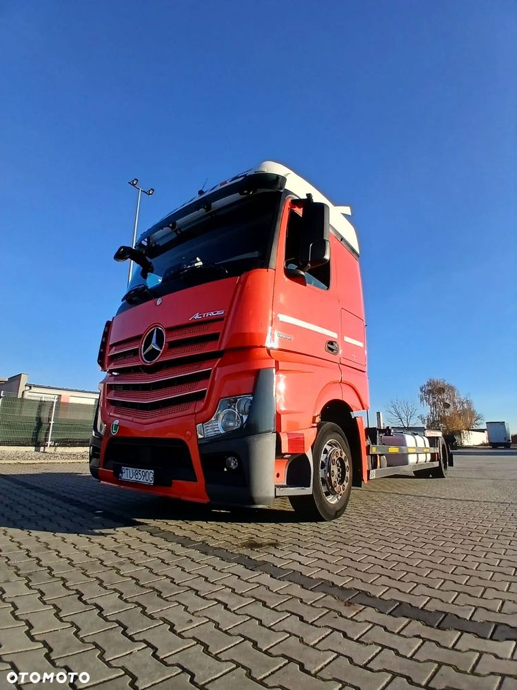 Mercedes-Benz Actros - 7