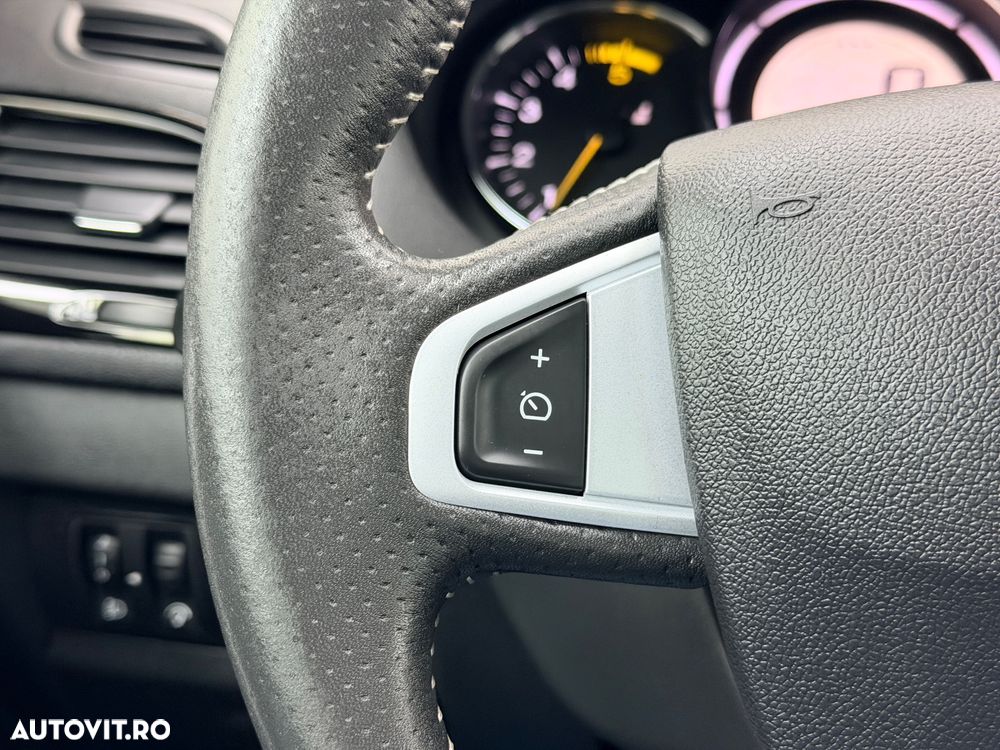 Renault Megane ENERGY dCi 130 BOSE EDITION - 32