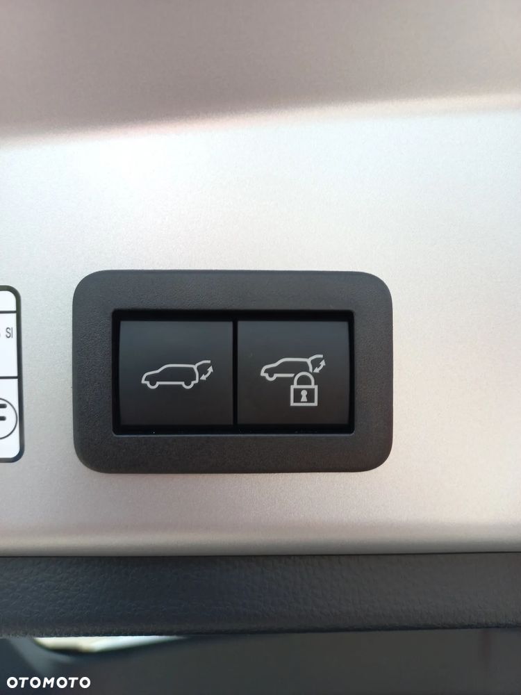 Toyota Corolla Cross 2.0 Hybrid Style AWD - 12