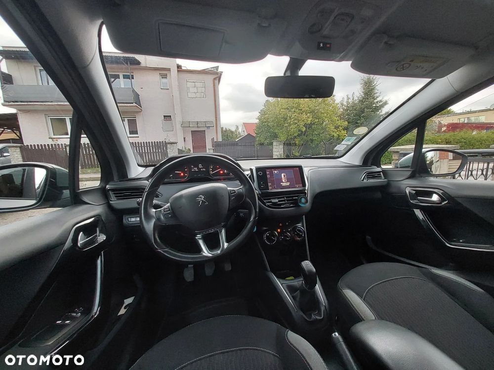Peugeot 208 - 5