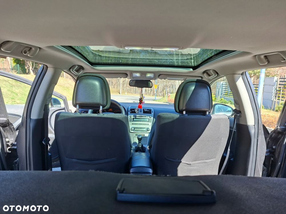 Toyota Avensis 2.0 D-4D Luna - 15