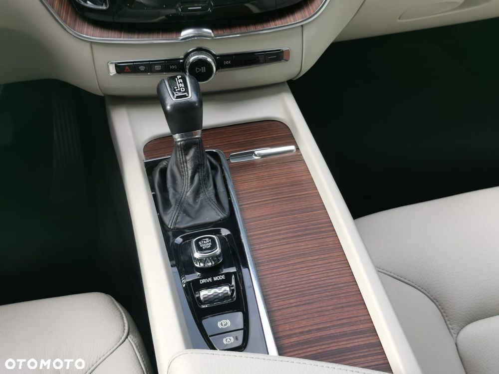Volvo XC 60 T5 AWD Geartronic Momentum Pro - 27