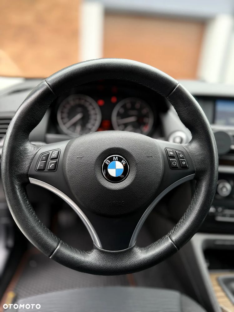 BMW X1 sDrive18i - 18