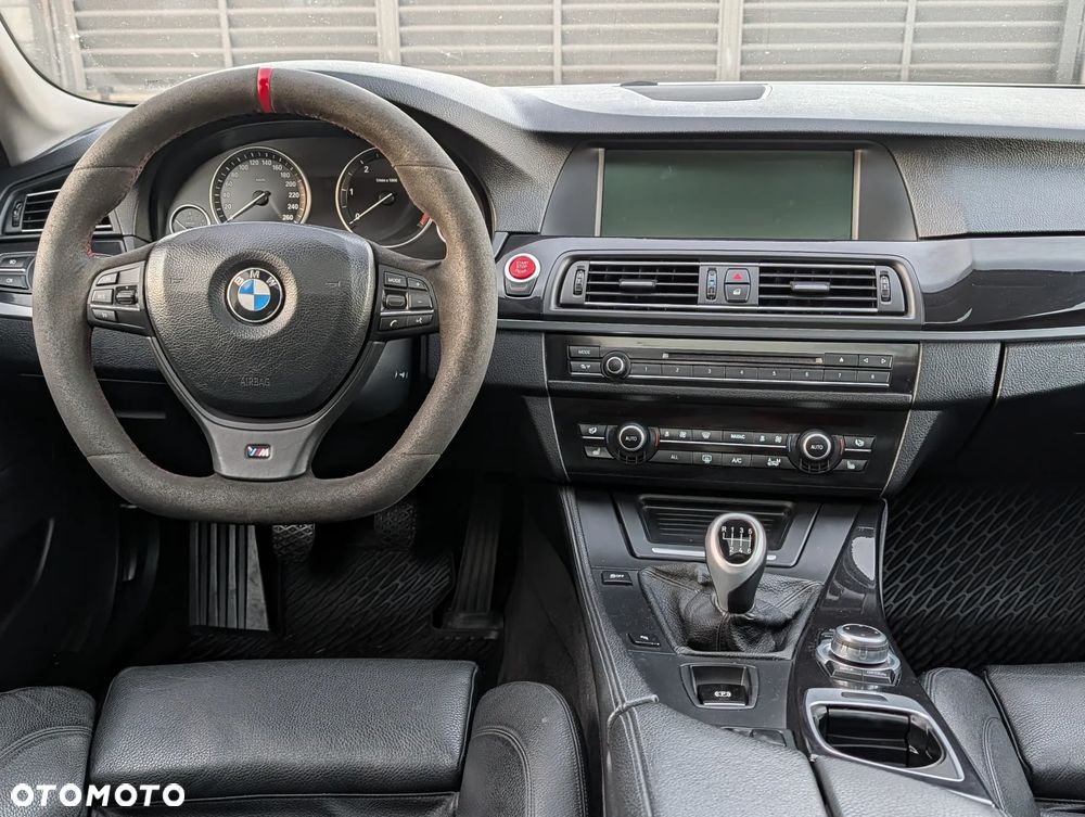 BMW Seria 5 525d - 22