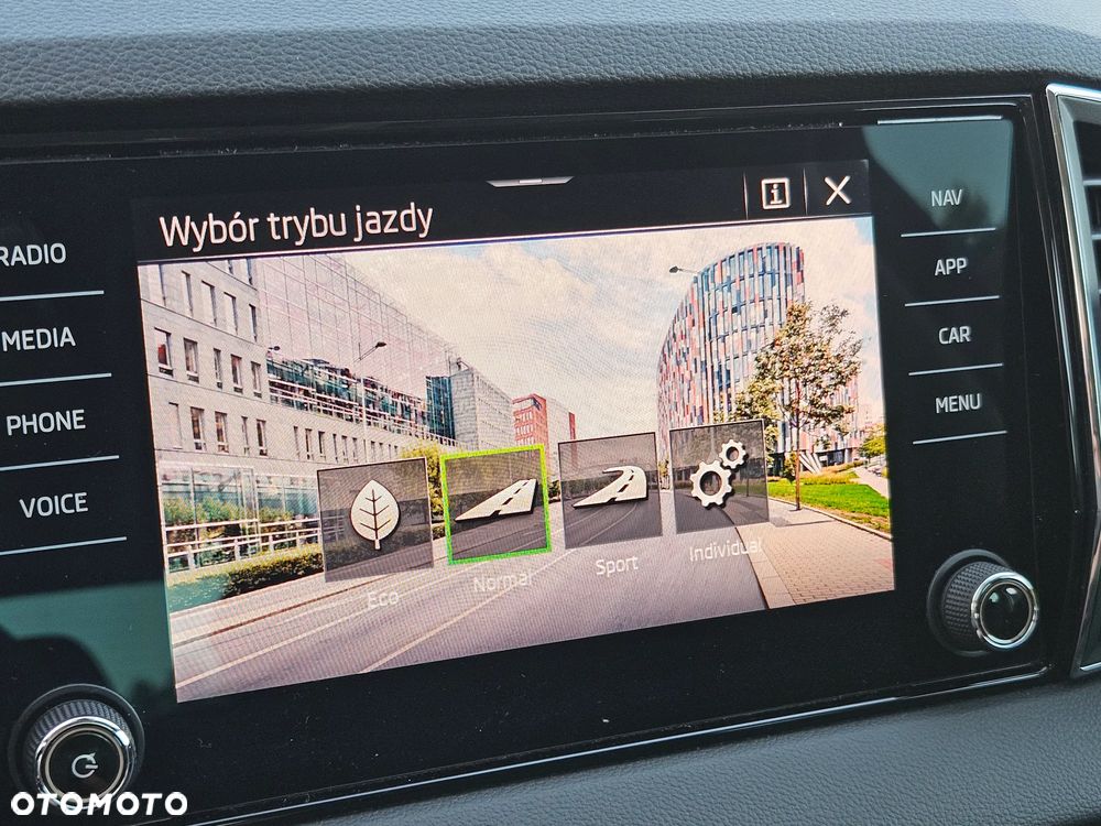 Skoda Karoq 1.5 TSI ACT Style DSG - 6