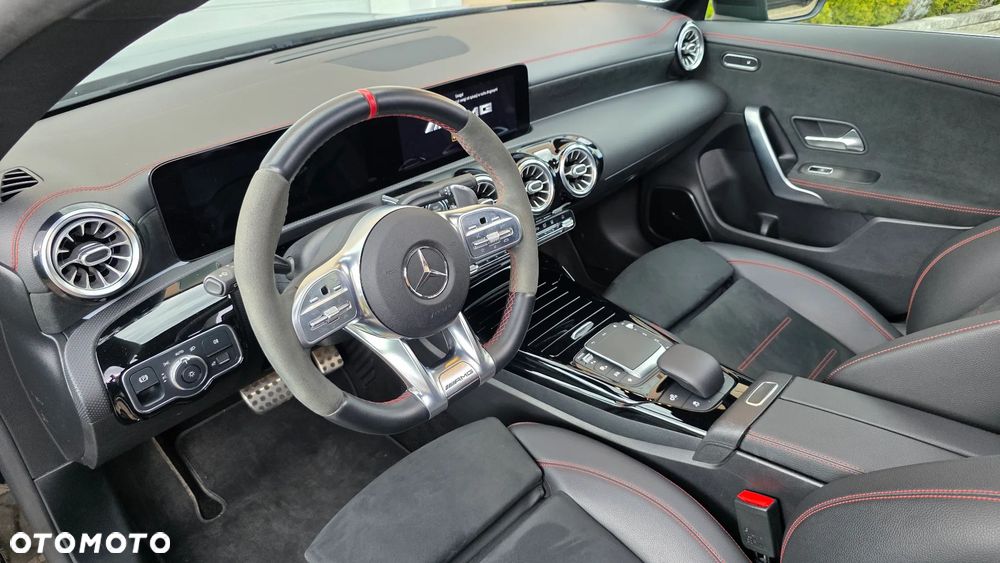 Mercedes-Benz CLA AMG 35 4-Matic 7G-DCT - 32