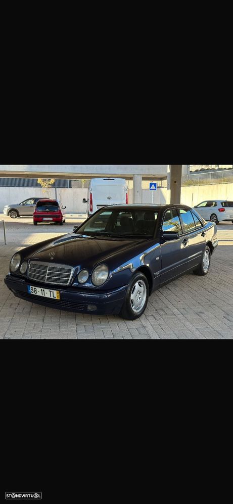Mercedes-Benz E 220 2002 photo 3