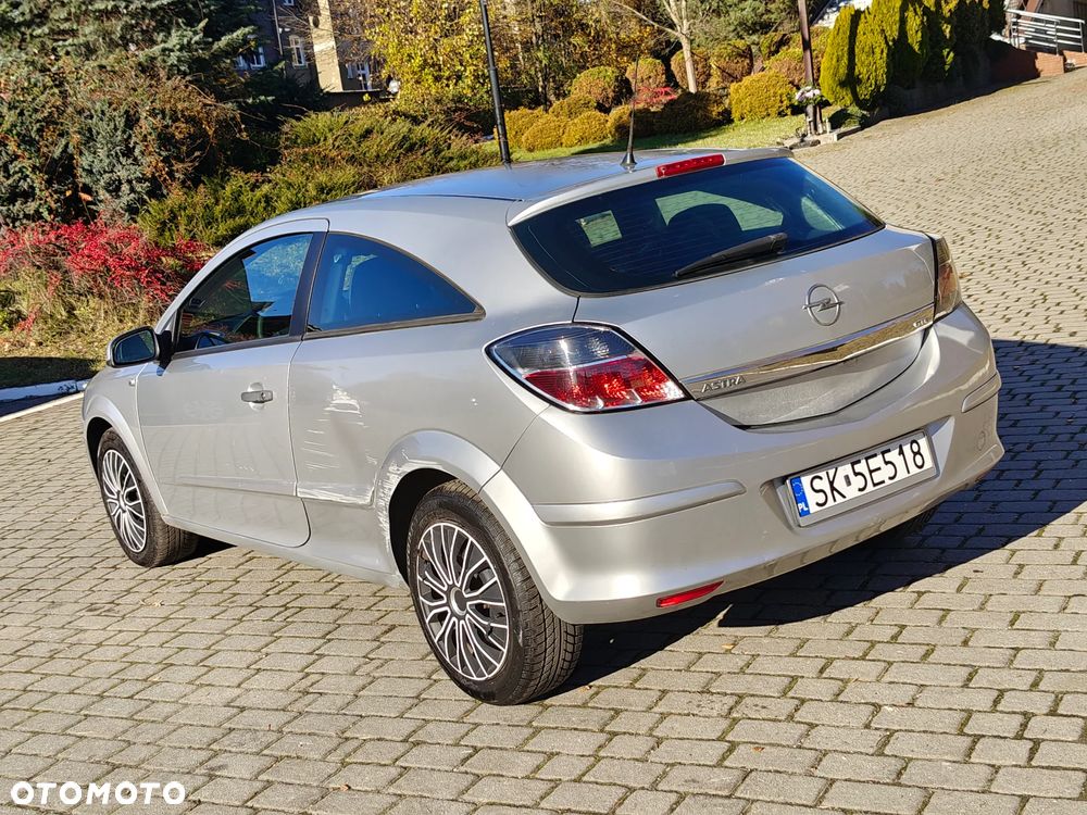 Opel Astra III GTC 1.8 Cosmo - 13